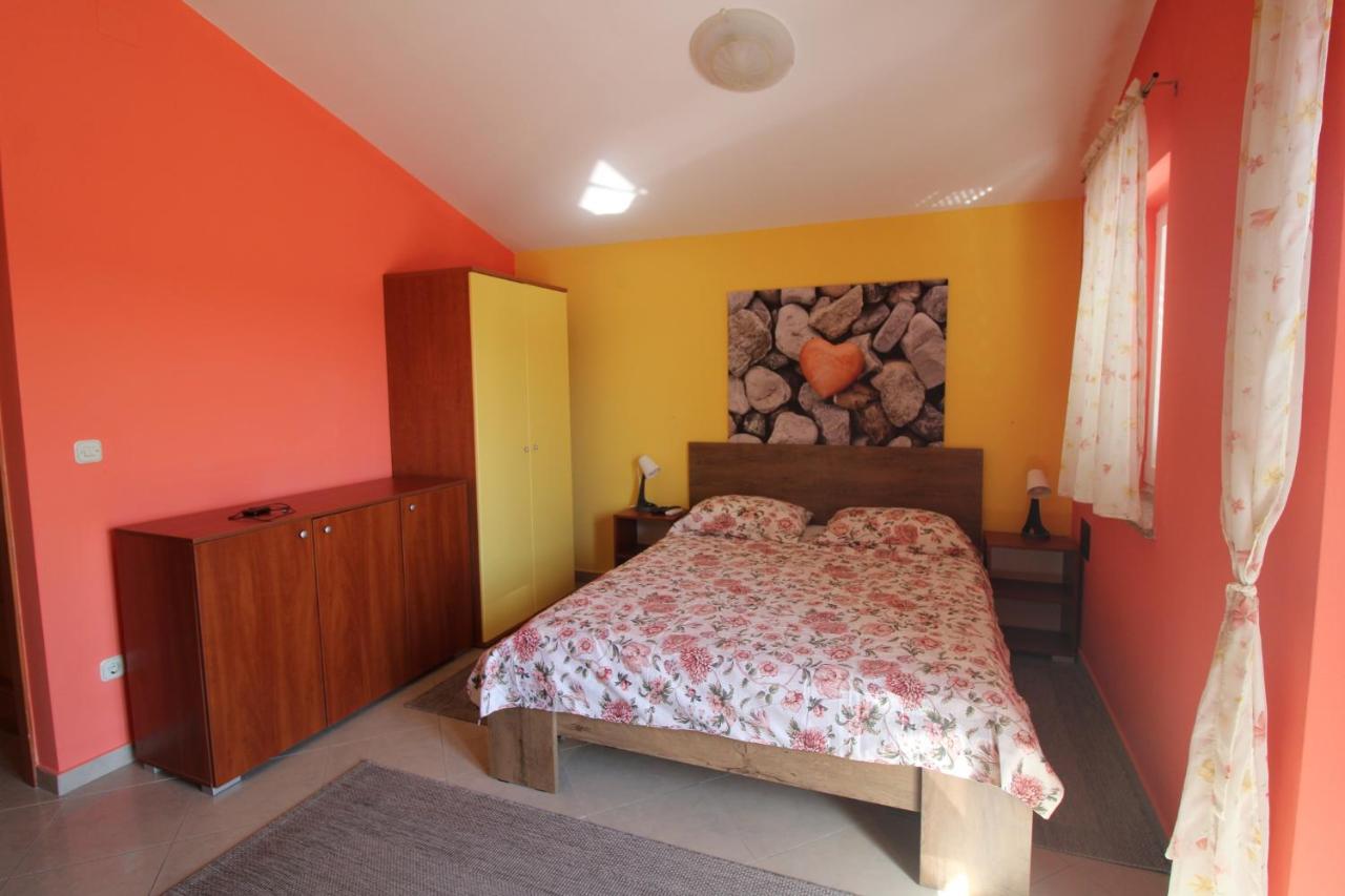 Studio Apartment Aniko Premantura Exterior foto